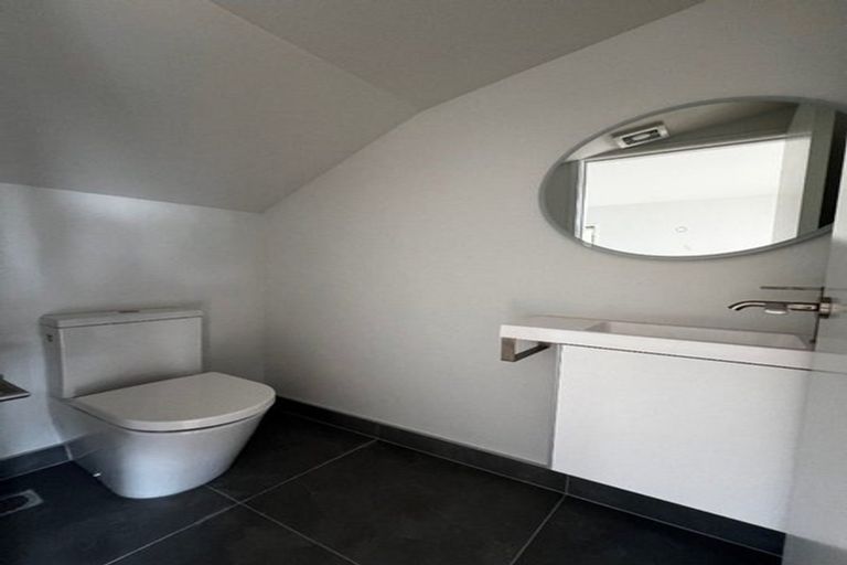 Photo of property in 21 Divich Avenue, Te Atatu South, Auckland, 0610