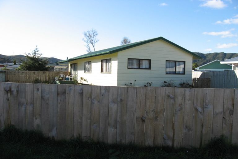 Photo of property in 15 Honey Street, Wainuiomata, Lower Hutt, 5014