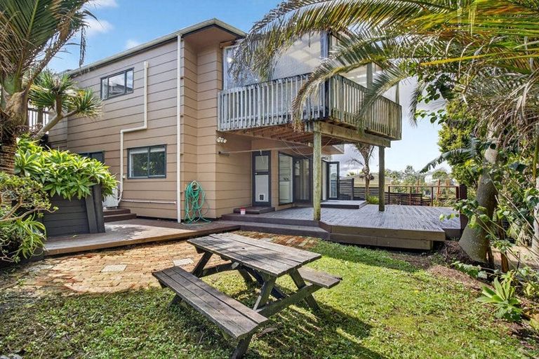 Photo of property in 11 Longview Rise, Massey, Auckland, 0614
