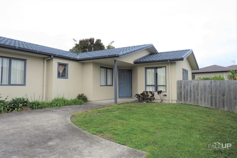 Photo of property in 26 Reybert Place, Massey, Auckland, 0614