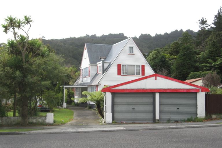 Photo of property in 117 Horoeka Street, Stokes Valley, Lower Hutt, 5019