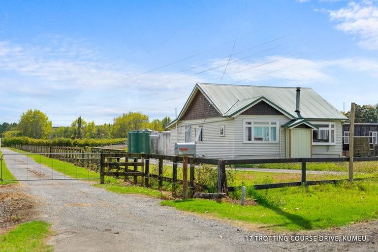 Photo of property in 15 Trotting Course Drive, Kumeu, 0891