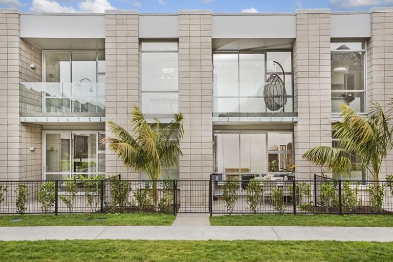 Photo of property in 3 Bickerton Way, Flat Bush, Auckland, 2019