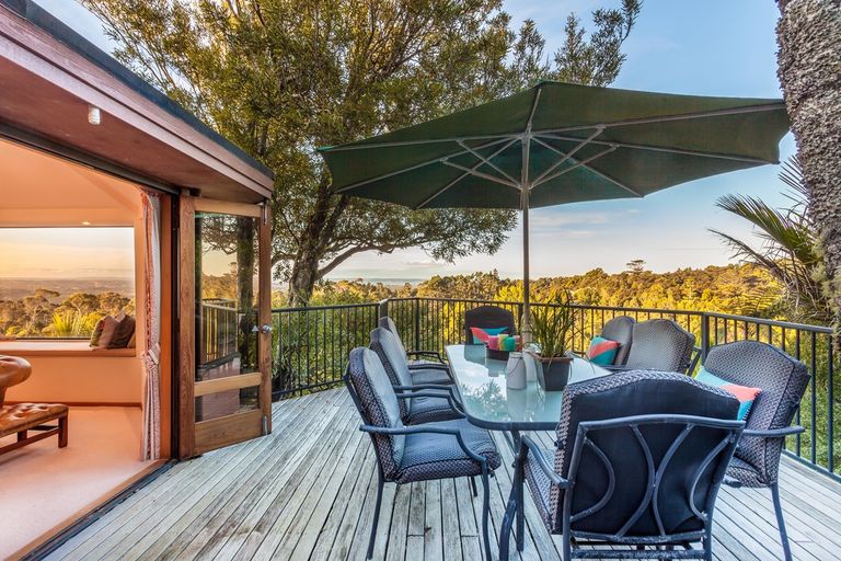 Photo of property in 170 Scenic Drive, Titirangi, Auckland, 0604