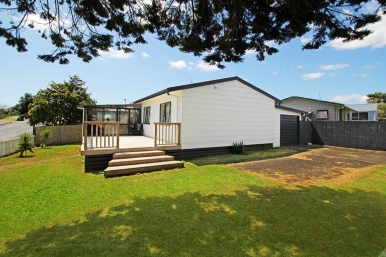 Photo of property in 178 Finlayson Avenue, Clendon Park, Auckland, 2103