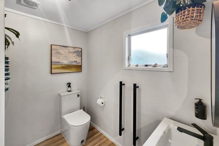 Photo of property in 1/17 Cedar Street, Maungaraki, Lower Hutt, 5010