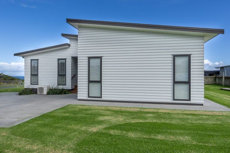 Photo of property in 1 Ambergris Place, Baylys Beach, 0377