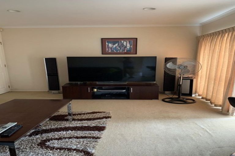 Photo of property in 5 Heyington Way, East Tamaki Heights, Auckland, 2016