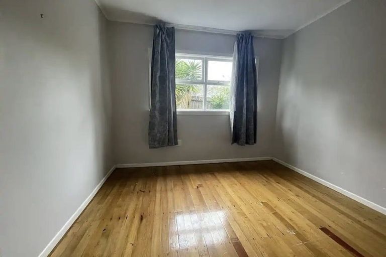 Photo of property in 19 Golf Road, New Lynn, Auckland, 0600