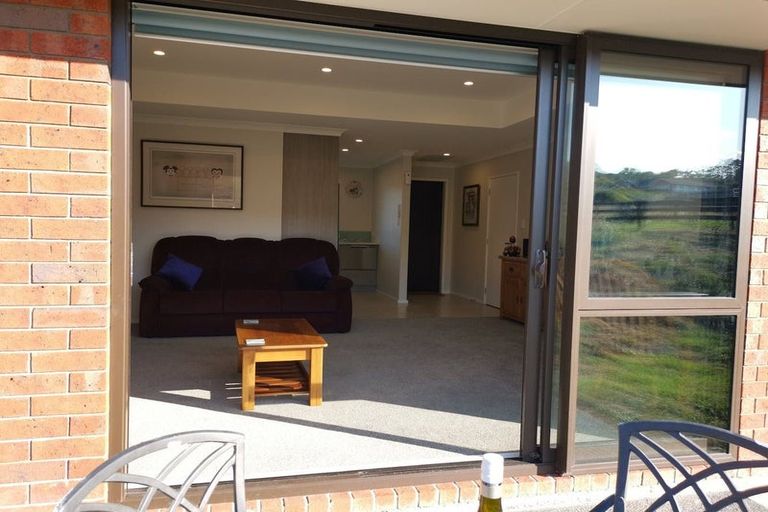 Photo of property in 13 Te Awa Place, Red Beach, 0932