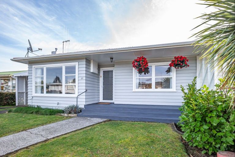 Photo of property in 37 Rugby Street, Levin, 5510