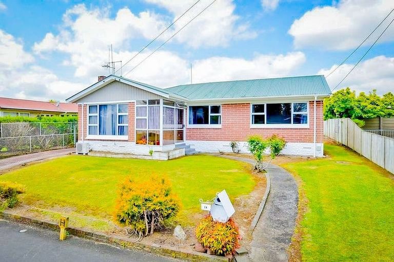 Photo of property in 28 Lewis Street, Glenview, Hamilton, 3206