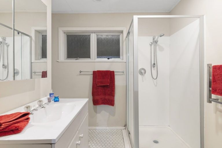 Photo of property in 5a Mckenzie Road, Mangere Bridge, Auckland, 2022