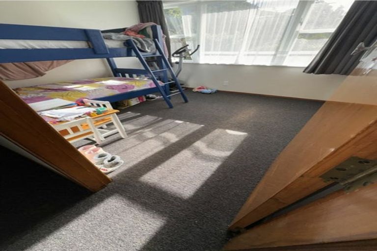 Photo of property in 11 Innes Way, Newlands, Wellington, 6037