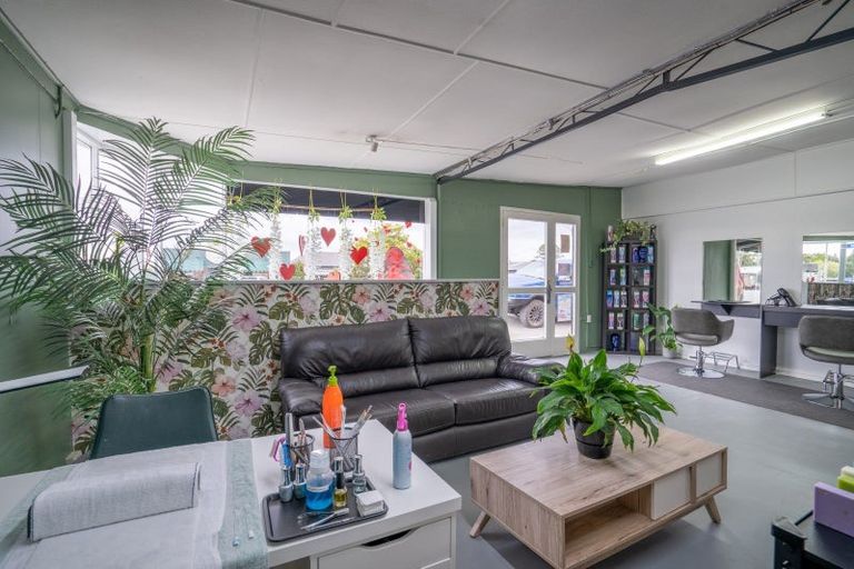 Photo of property in 3/304 Great North Road, Henderson, Auckland, 0612