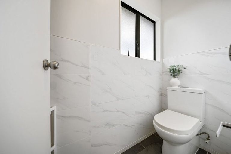 Photo of property in 2/109 Target Road, Totara Vale, Auckland, 0629