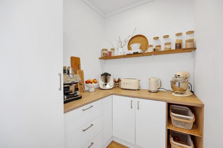 Photo of property in 21 High Street West, Waitara, 4320