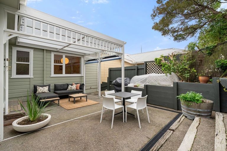 Photo of property in 71 Severn Street, Island Bay, Wellington, 6023