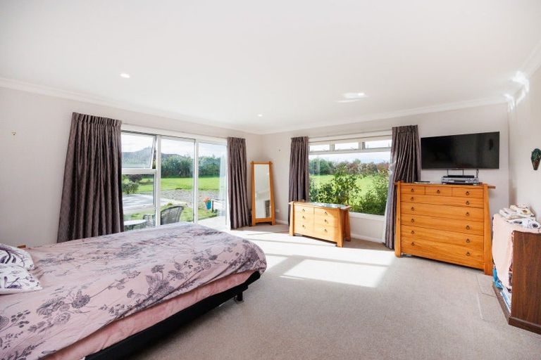 Photo of property in 554 Taonui Road, Colyton, Feilding, 4775