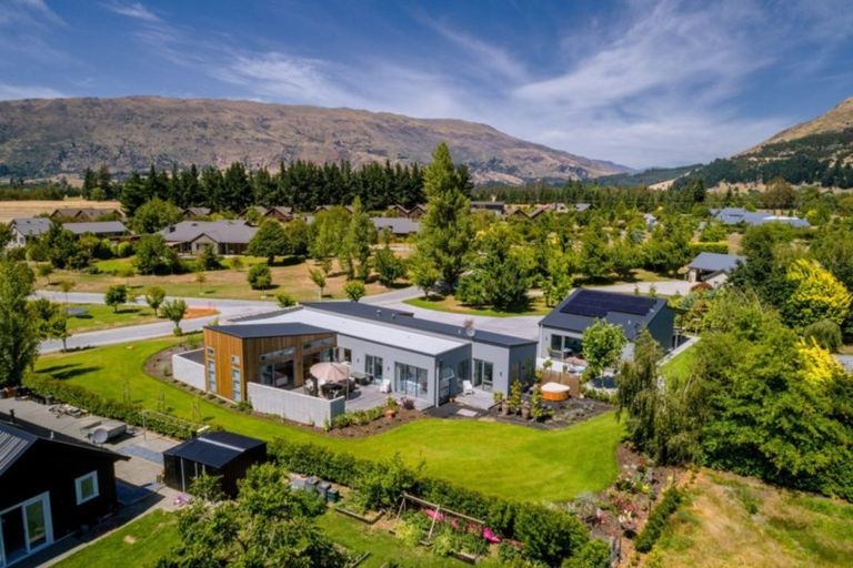 Photo of property in 17 Mountain View Drive, Wanaka, 9382