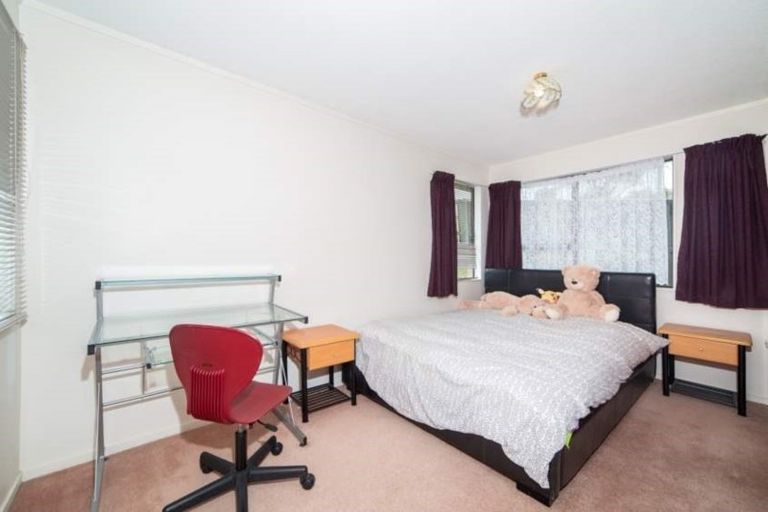 Photo of property in 386 Glenfield Road, Glenfield, Auckland, 0629
