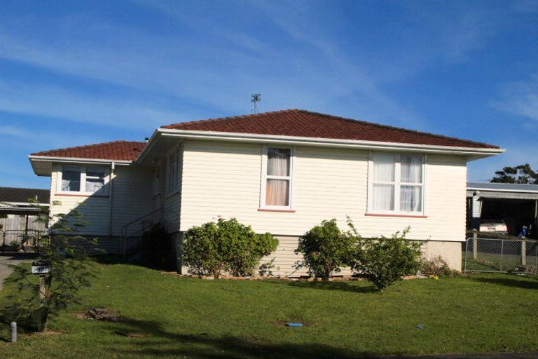 Photo of property in 17 Mcnaughton Avenue, Mangere East, Auckland, 2024