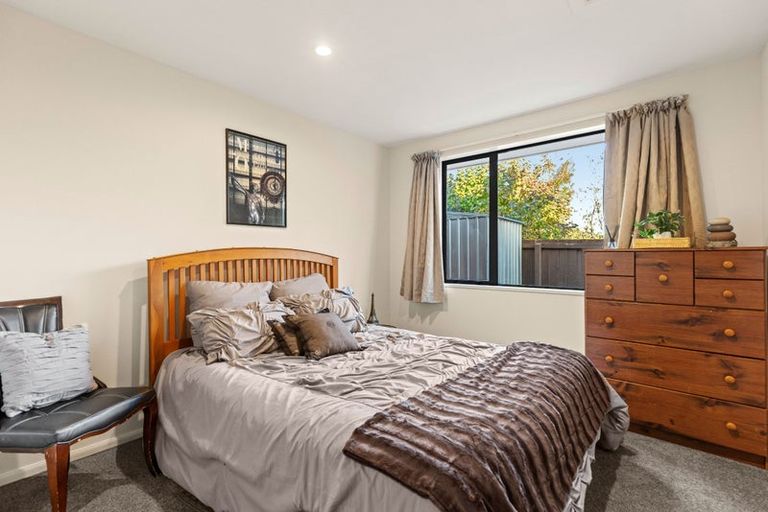 Photo of property in 10 Courtfield Close, Parklands, Christchurch, 8083