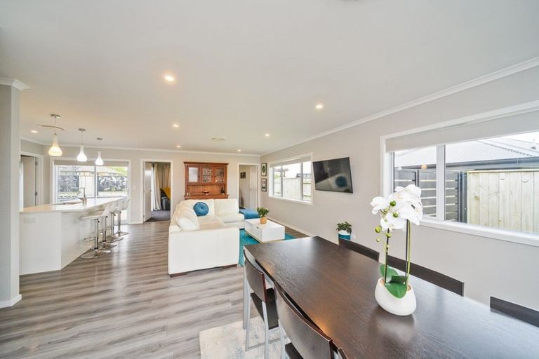 Photo of property in 10 Gibraltar Way, Fitzherbert, Palmerston North, 4410