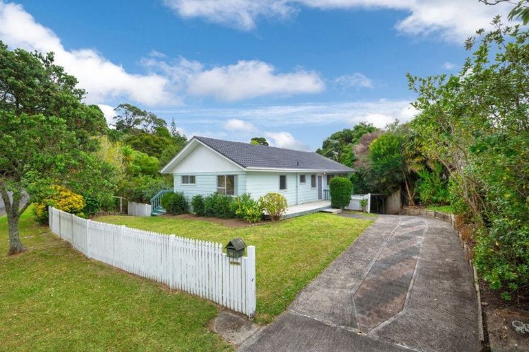 Photo of property in 98 Spinella Drive, Bayview, Auckland, 0629