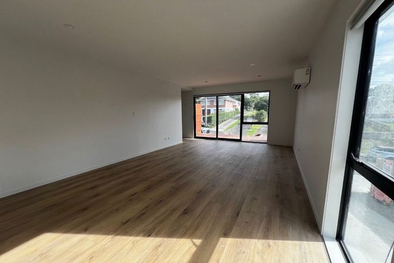 Photo of property in 21 Divich Avenue, Te Atatu South, Auckland, 0610