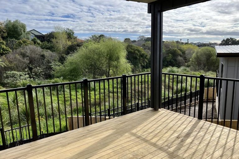 Photo of property in 16 Wrybill Way, Welcome Bay, Tauranga, 3112