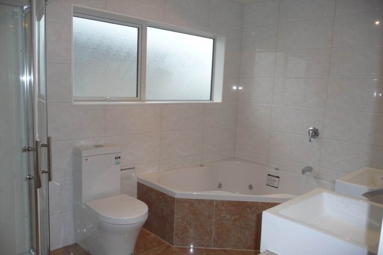 Photo of property in 16 Kira Road, Flat Bush, Auckland, 2016
