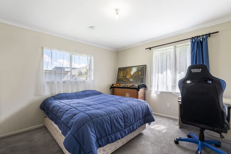 Photo of property in 1/7 Rewarewa Road, Te Atatu Peninsula, Auckland, 0610