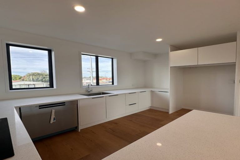 Photo of property in 2/2a Cambridge Road, Manurewa, Auckland, 2102