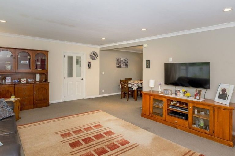 Photo of property in 318 Te Moana Road, Waikanae, 5036