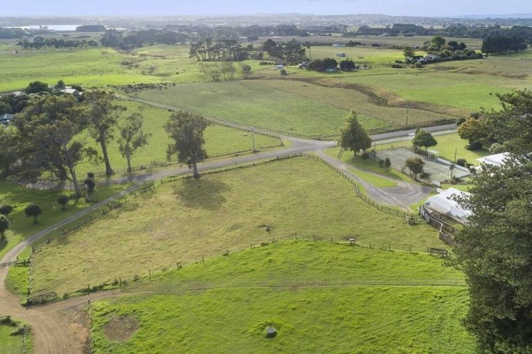 Photo of property in 41 Mcnaughten Road, Karioitahi, Waiuku, 2683