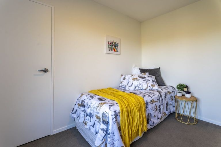 Photo of property in 13 Wakely Road, Newlands, Wellington, 6037