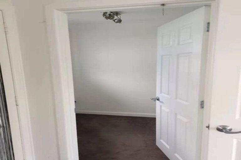 Photo of property in 27 Clinton Avenue, Te Atatu Peninsula, Auckland, 0610