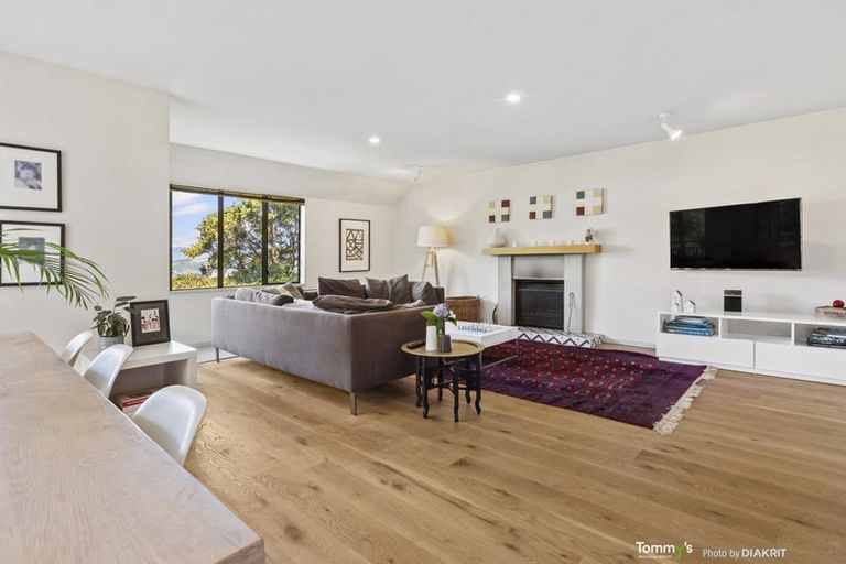 Photo of property in 15a Lower Watt Street, Wadestown, Wellington, 6012