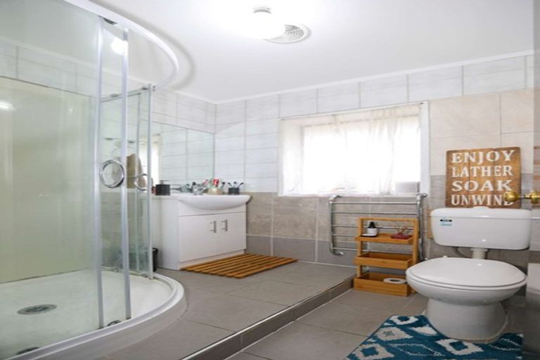 Photo of property in 2/126 Lynwood Road, New Lynn, Auckland, 0600