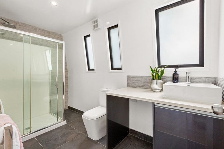Photo of property in 1/17 Ribblesdale Road, Henderson, Auckland, 0612