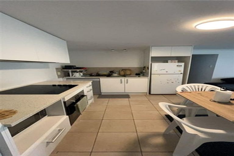 Photo of property in 158 Carlisle Road, Northcross, Auckland, 0632