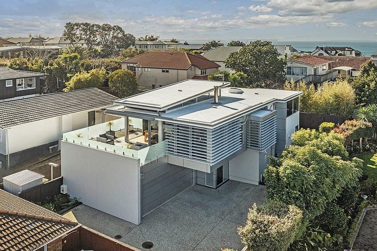 Photo of property in 49 Seaview Road, Castor Bay, Auckland, 0620