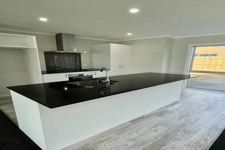 Photo of property in 5 Koru Loop, Paraparaumu, 5032