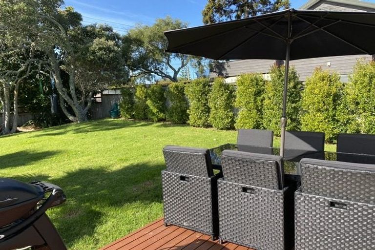 Photo of property in 1/16 Stanley Road, Glenfield, Auckland, 0629