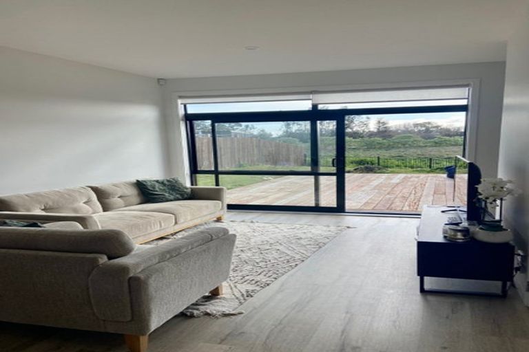 Photo of property in 15a Papareia Road, Karaka, Papakura, 2113