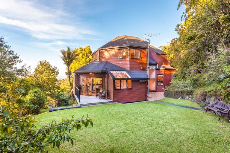 Photo of property in 170 Scenic Drive, Titirangi, Auckland, 0604