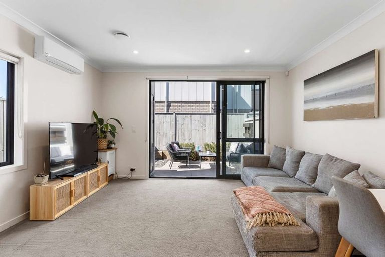 Photo of property in 20 Orona Place, Takanini, 2112