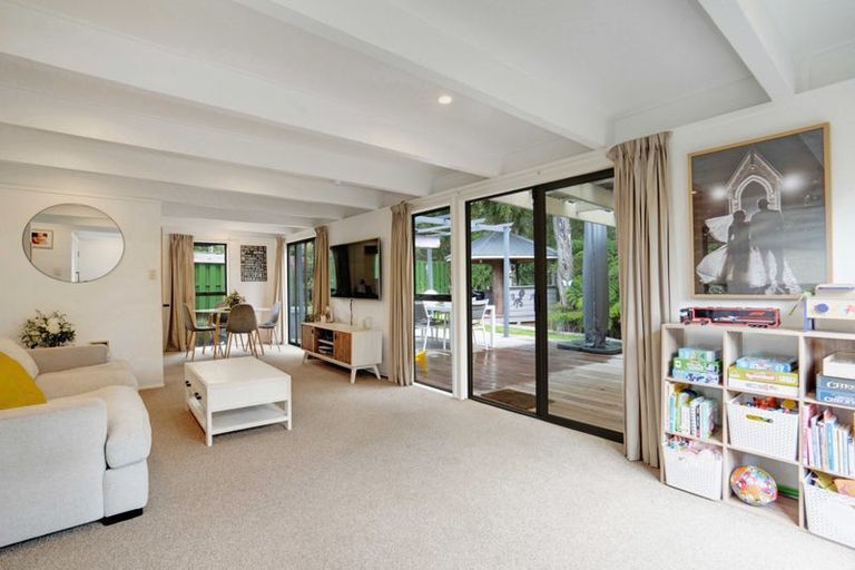 Photo of property in 2/5 Eugen Place, Bayview, Auckland, 0629