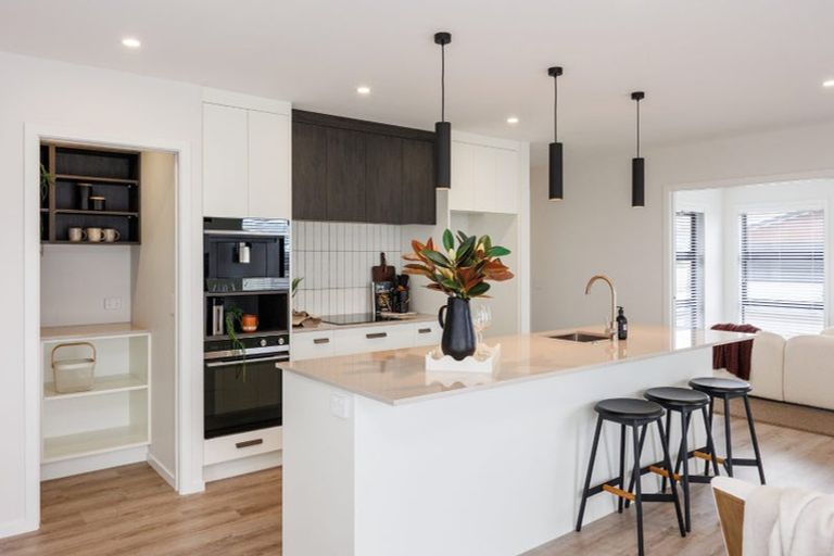 Photo of property in 70 Atlantic Drive, Fitzherbert, Palmerston North, 4410